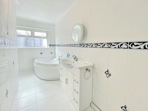 Point Clear road- click for photo gallery